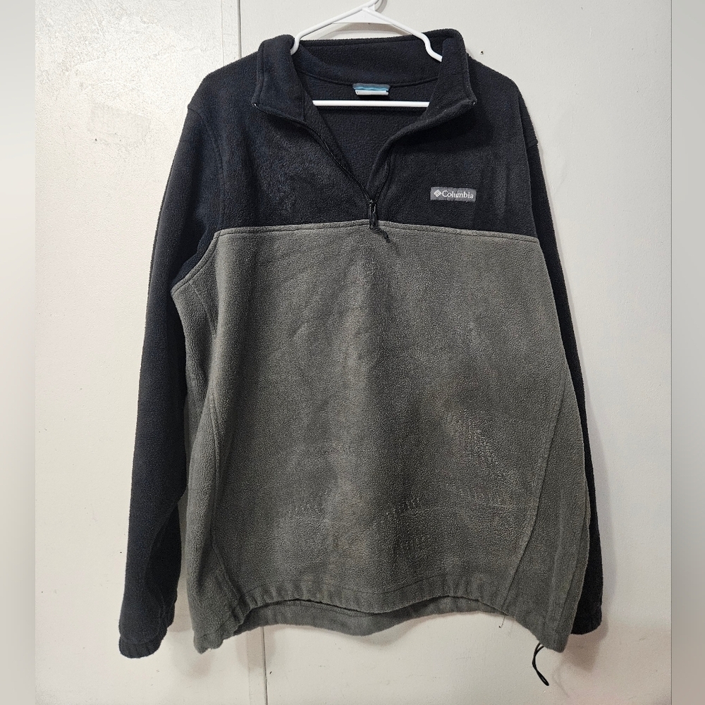 Columbia Men's Two-Tone Quarter Zip Sweater!